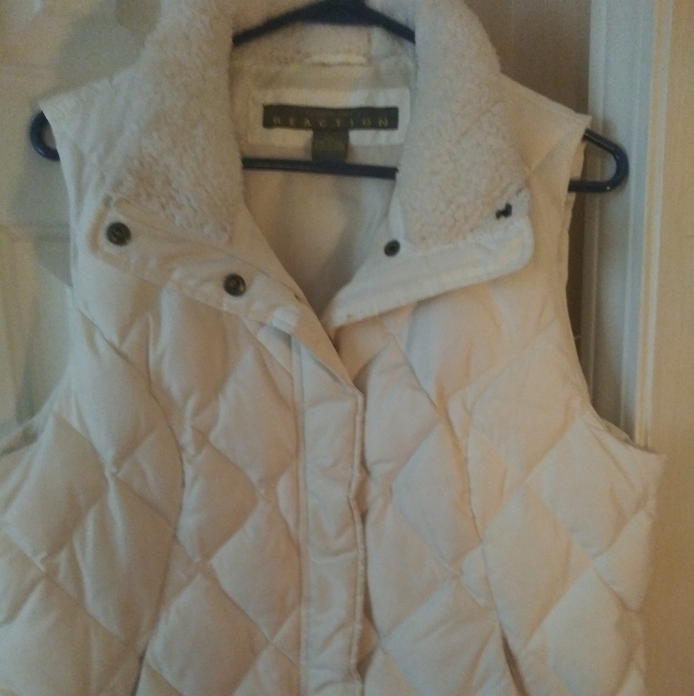 Reaction Kenneth Cole Vest